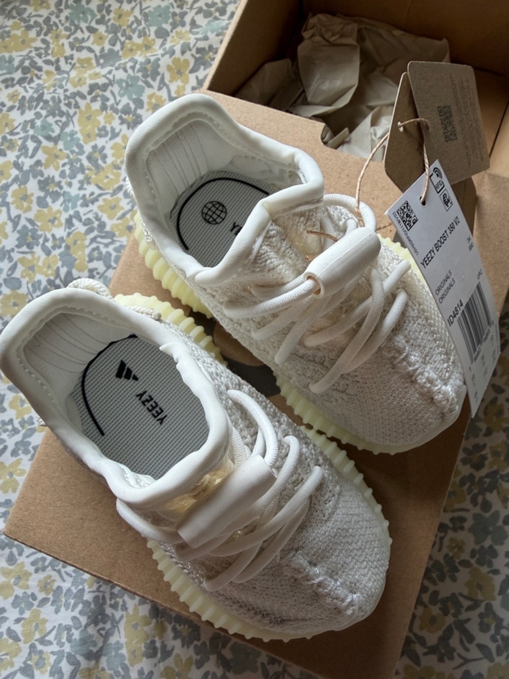 Yeezy Adidas Infant YZY 350 V2 Sneakers in Bone size 4k - Picture 2 of 5
